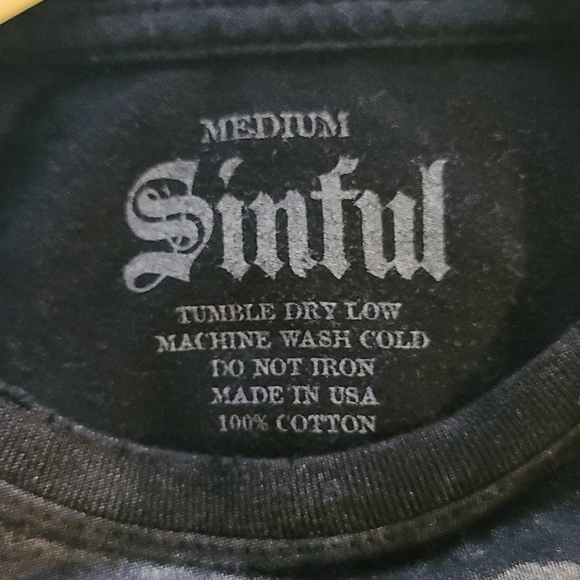 Sinful Blind Love tee - Picture 3 of 3